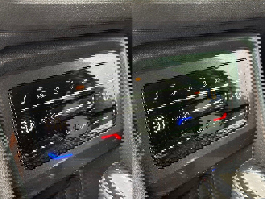 Used 2023 Volkswagen Tiguan SE image 18