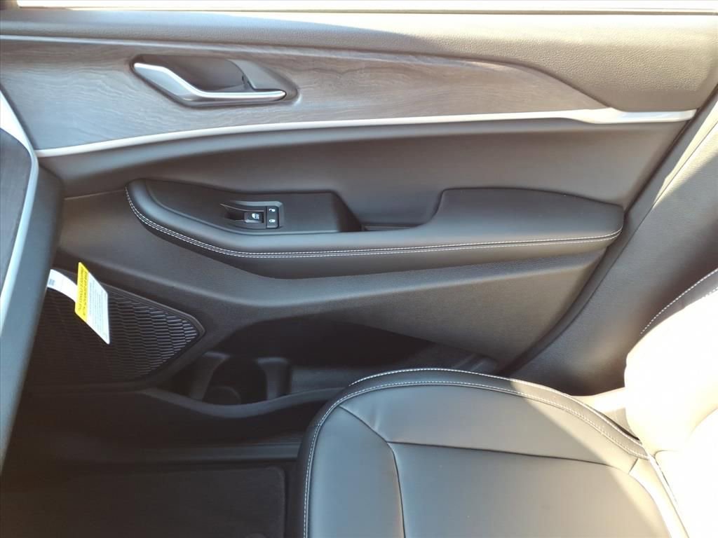 New 2025 Jeep Grand Cherokee Limited image 25