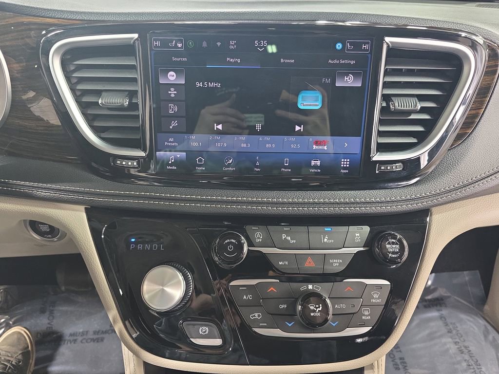 Used 2024 Chrysler Pacifica Limited image 22