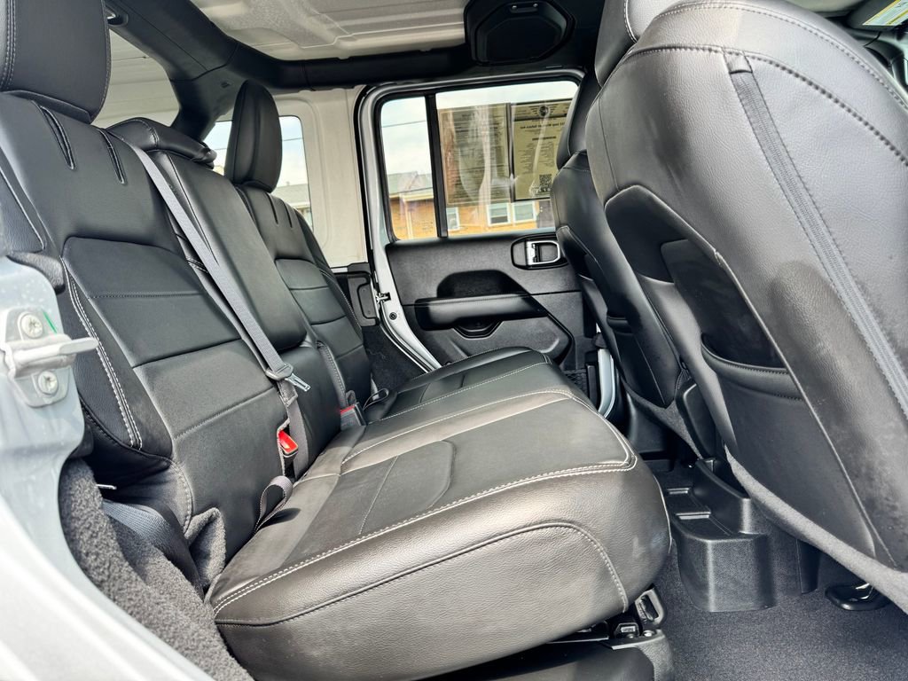 Used 2023 Jeep Wrangler Unlimited Sahara w/ Cold Weather Group image 16