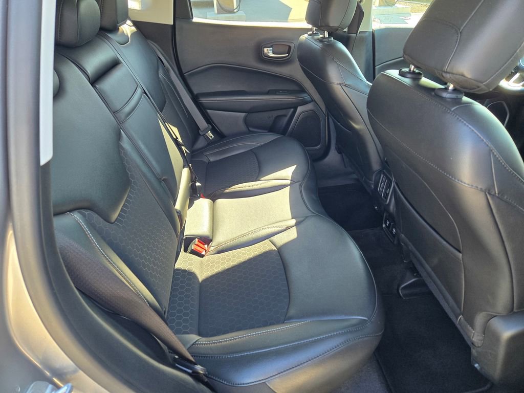Used 2019 Jeep Compass Latitude AWD/4WD image 16