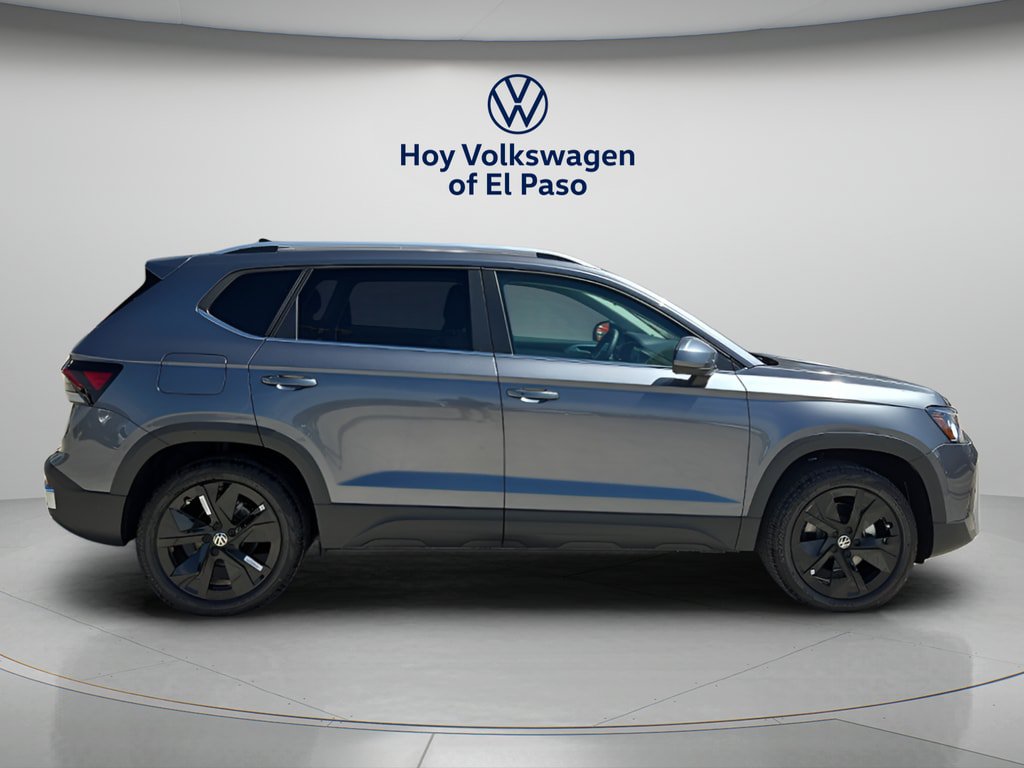 New 2026 Volkswagen Taos SE FWD image 2