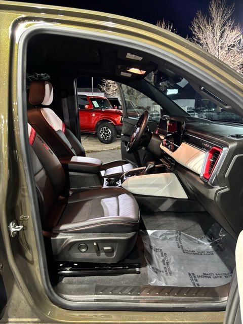 Used 2024 GMC Canyon AT4X image 31