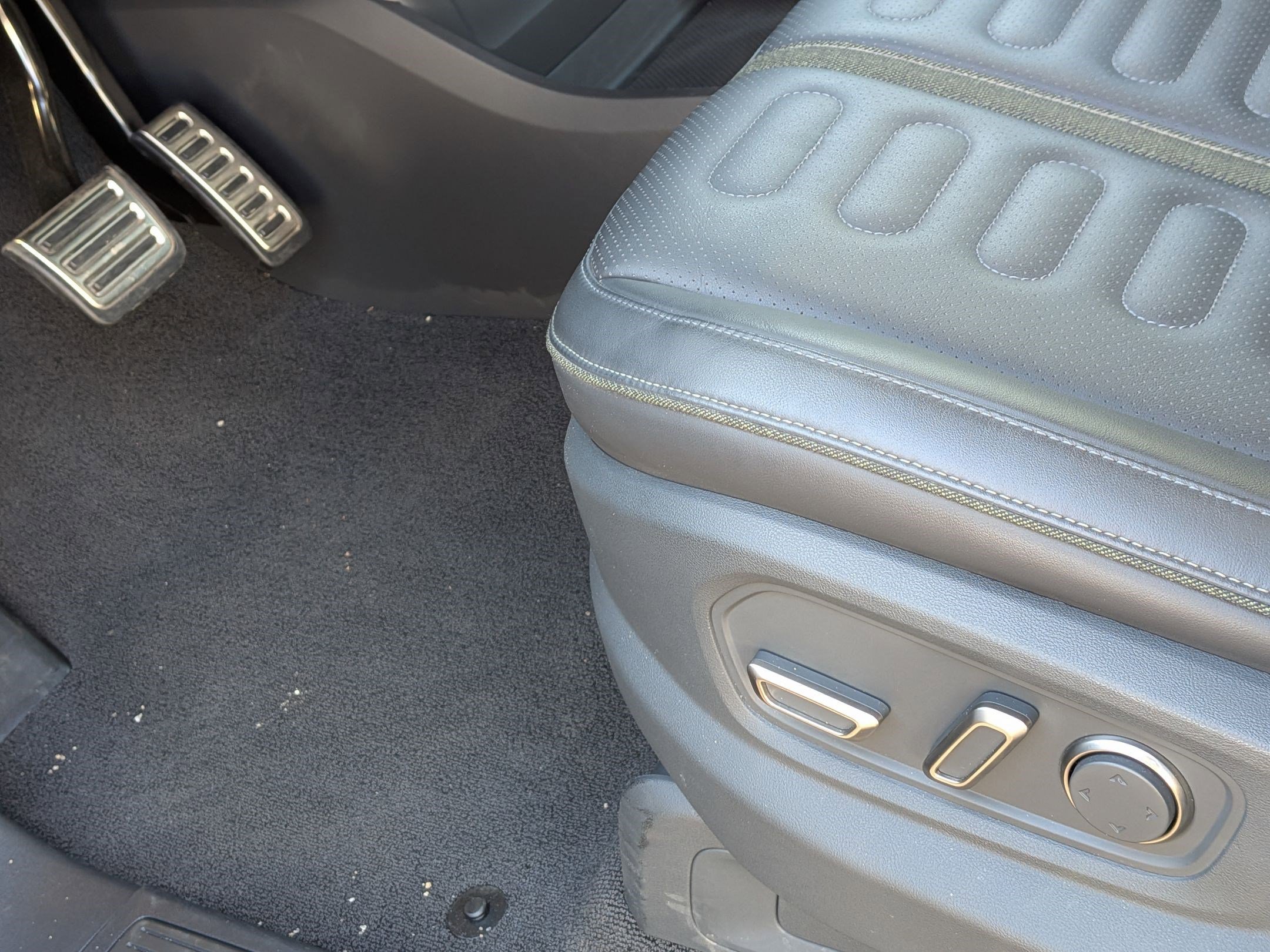 Used 2022 Rivian R1S Launch Edition image 16