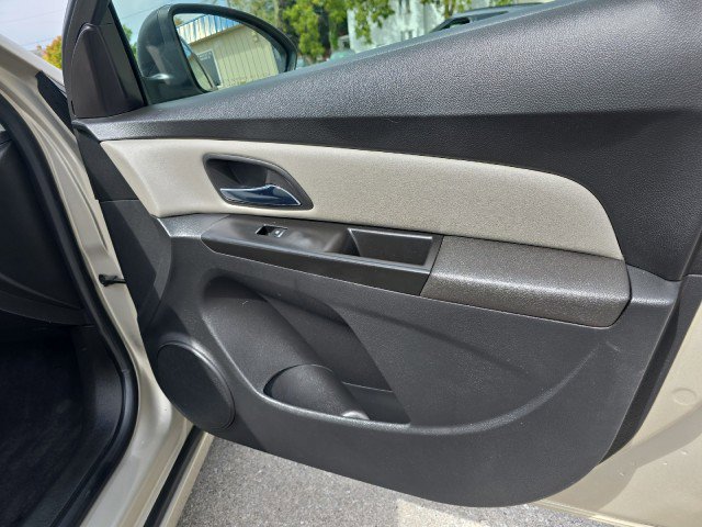Used 2014 Chevrolet Cruze LS image 36