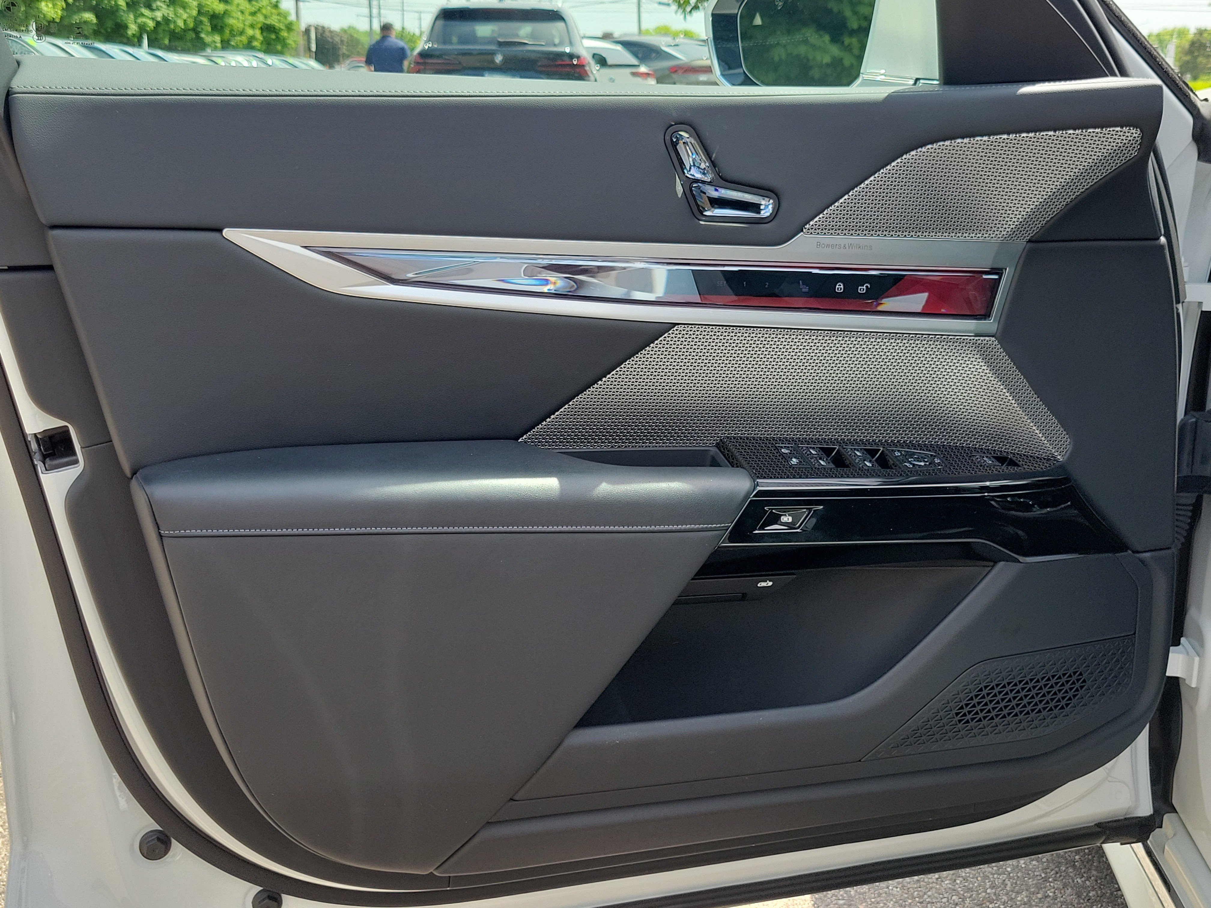 Certified 2024 BMW i7 xDrive60 w/ Executive Package AWD/4WD image 5