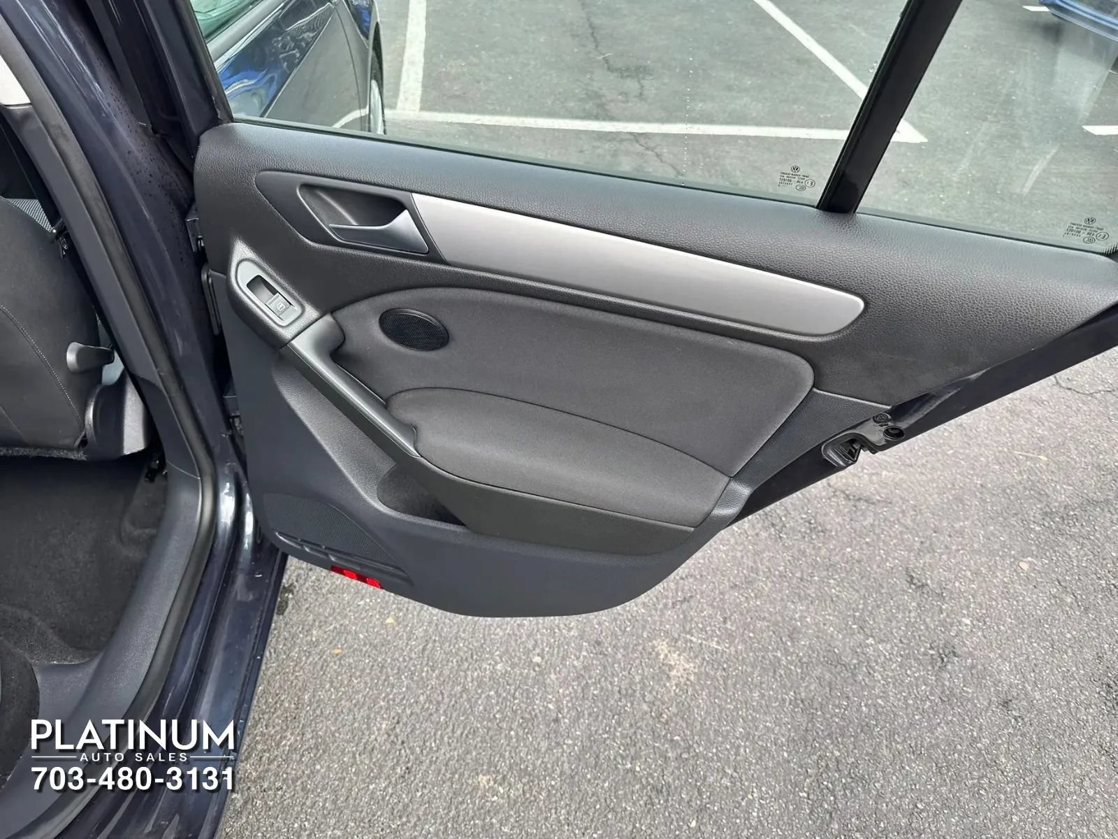 Used 2013 Volkswagen Golf 4-Door FWD image 18