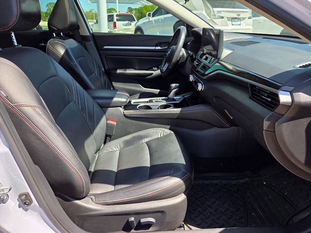 Used 2024 Nissan Altima 2.5 SR w/ SR Premium Package image 18