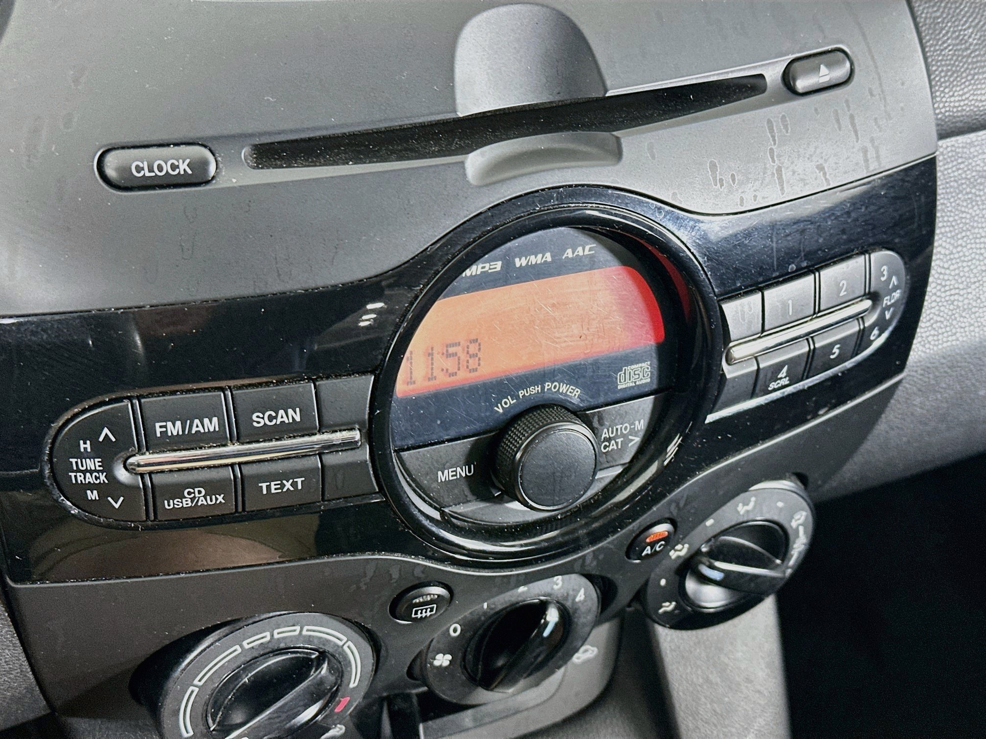 Used 2014 MAZDA MAZDA2 Touring FWD image 21