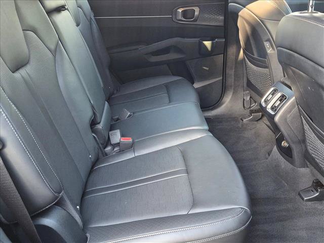 Used 2024 Kia Sorento S FWD image 19