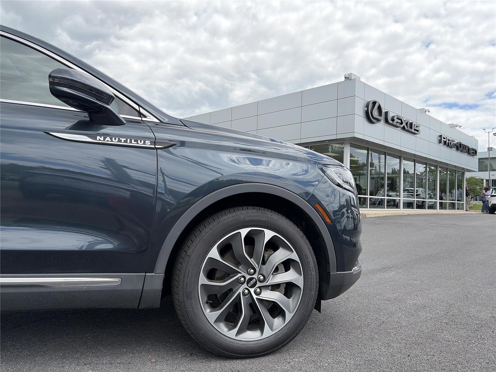 Used 2023 Lincoln Nautilus Reserve AWD/4WD image 16