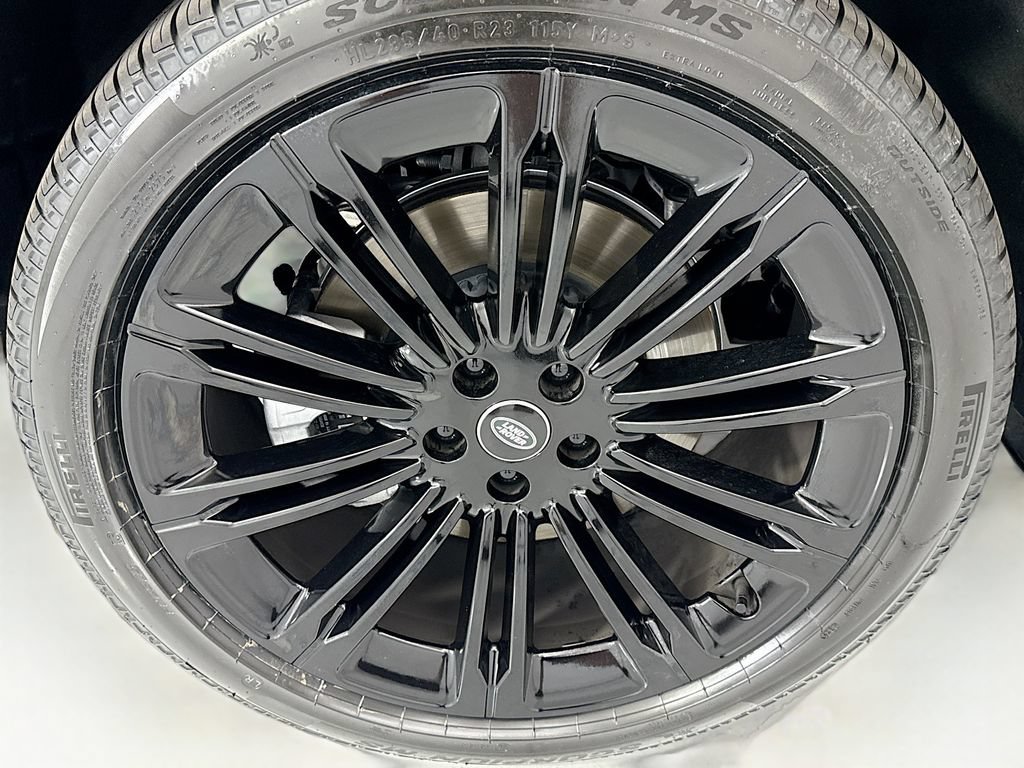 Used 2025 Land Rover Range Rover SE AWD/4WD image 32