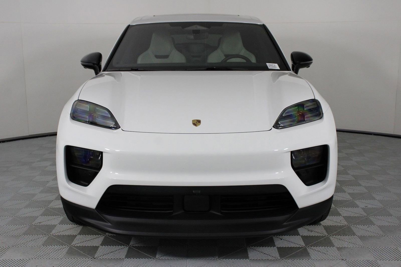 Certified 2025 Porsche Macan Electric image 10