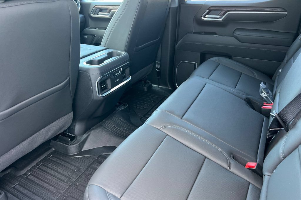 New 2026 GMC Sierra 1500 SLT w/ SLT Premium Package AWD/4WD image 9