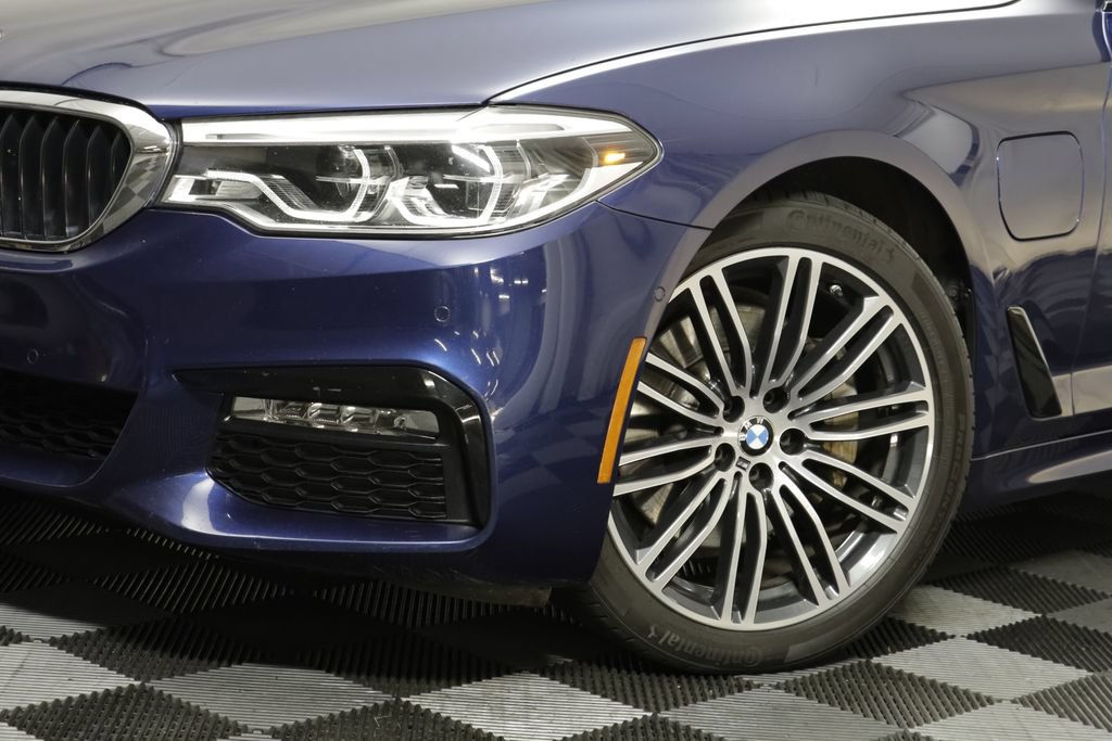 Used 2018 BMW 530e xDrive AWD/4WD image 3