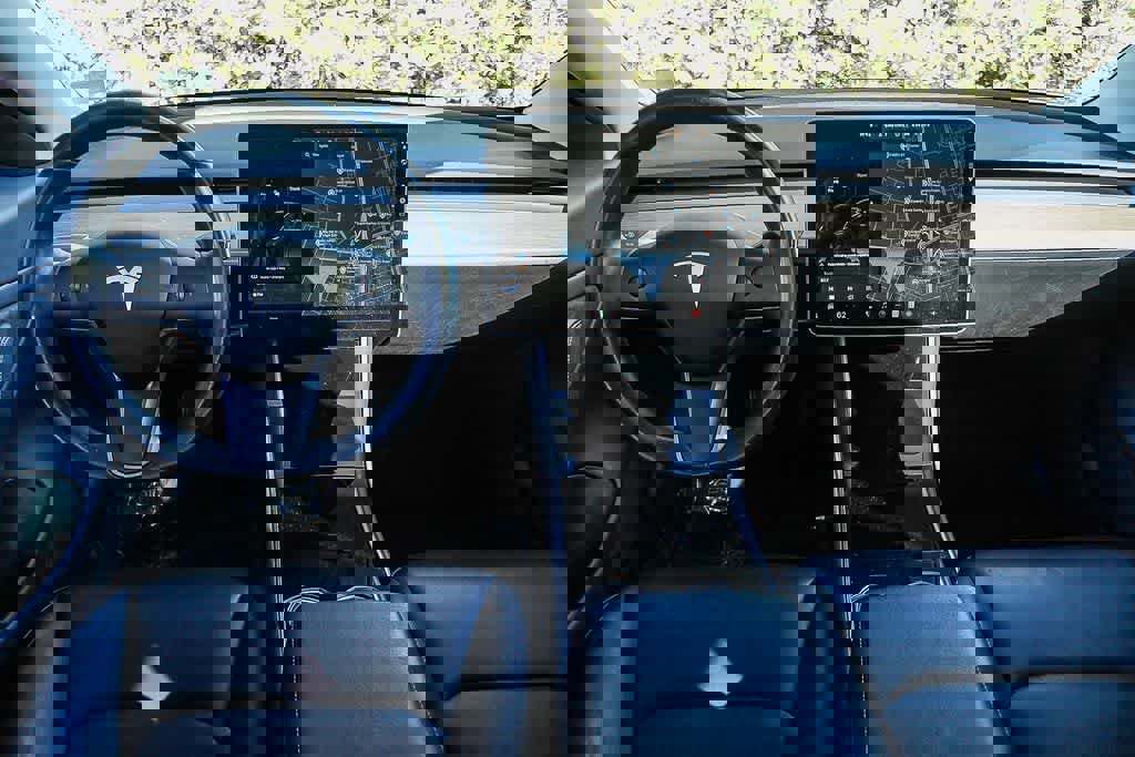 Used 2019 Tesla Model 3 Standard Range image 12