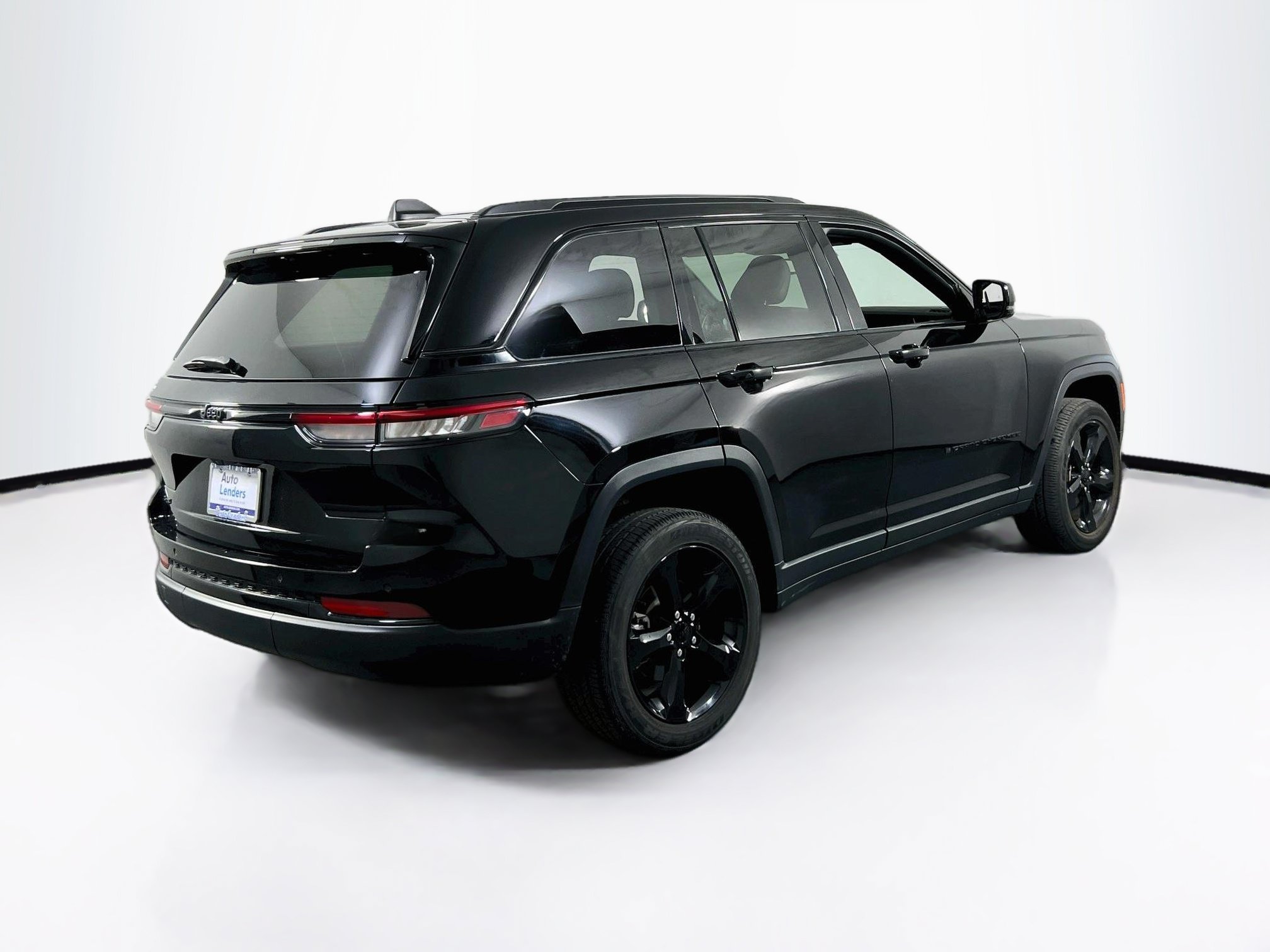 Used 2023 Jeep Grand Cherokee Altitude AWD/4WD image 5