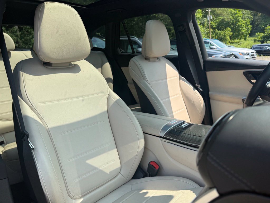Used 2023 Mercedes-Benz GLC 300 4MATIC image 12
