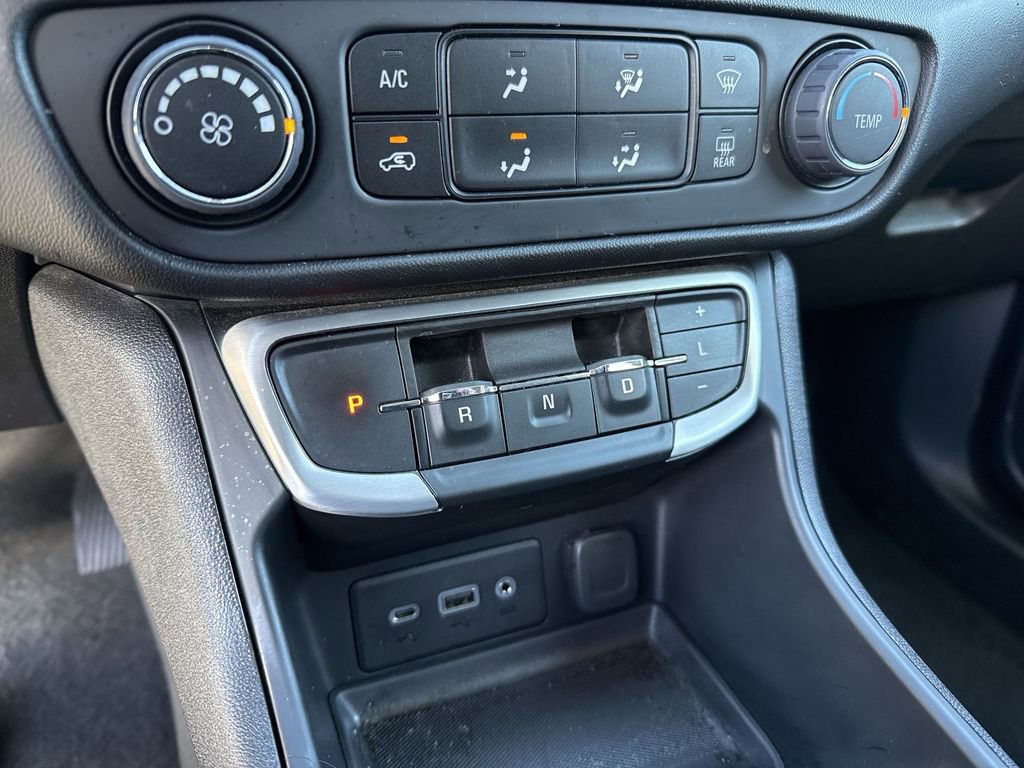 Used 2024 GMC Terrain SLE image 27