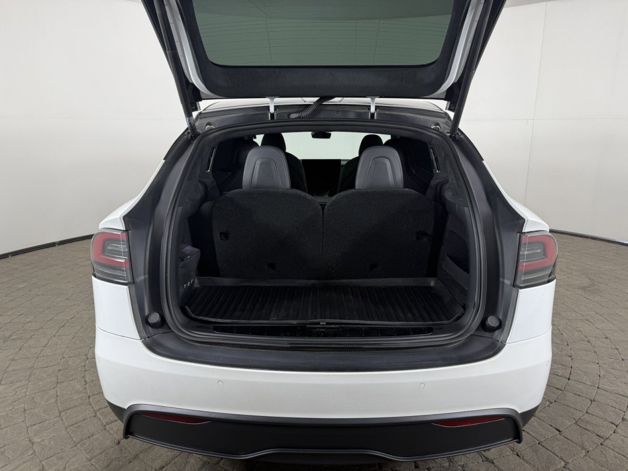 Used 2022 Tesla Model X Plaid AWD/4WD image 7