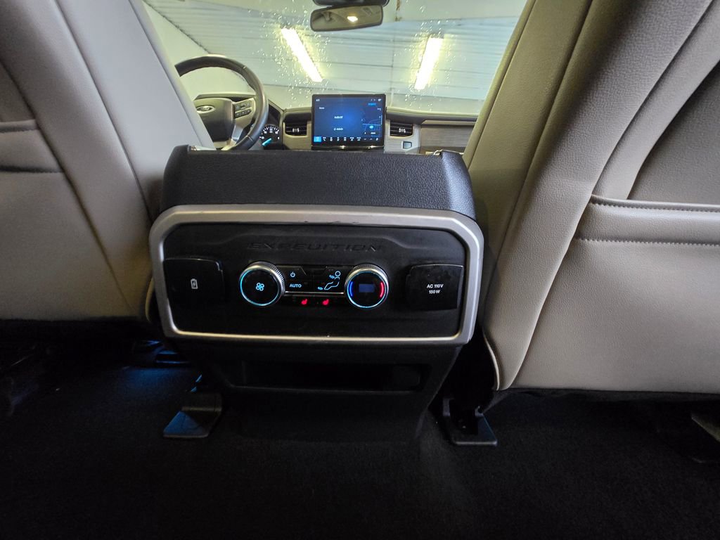 Used 2024 Ford Expedition Limited image 27