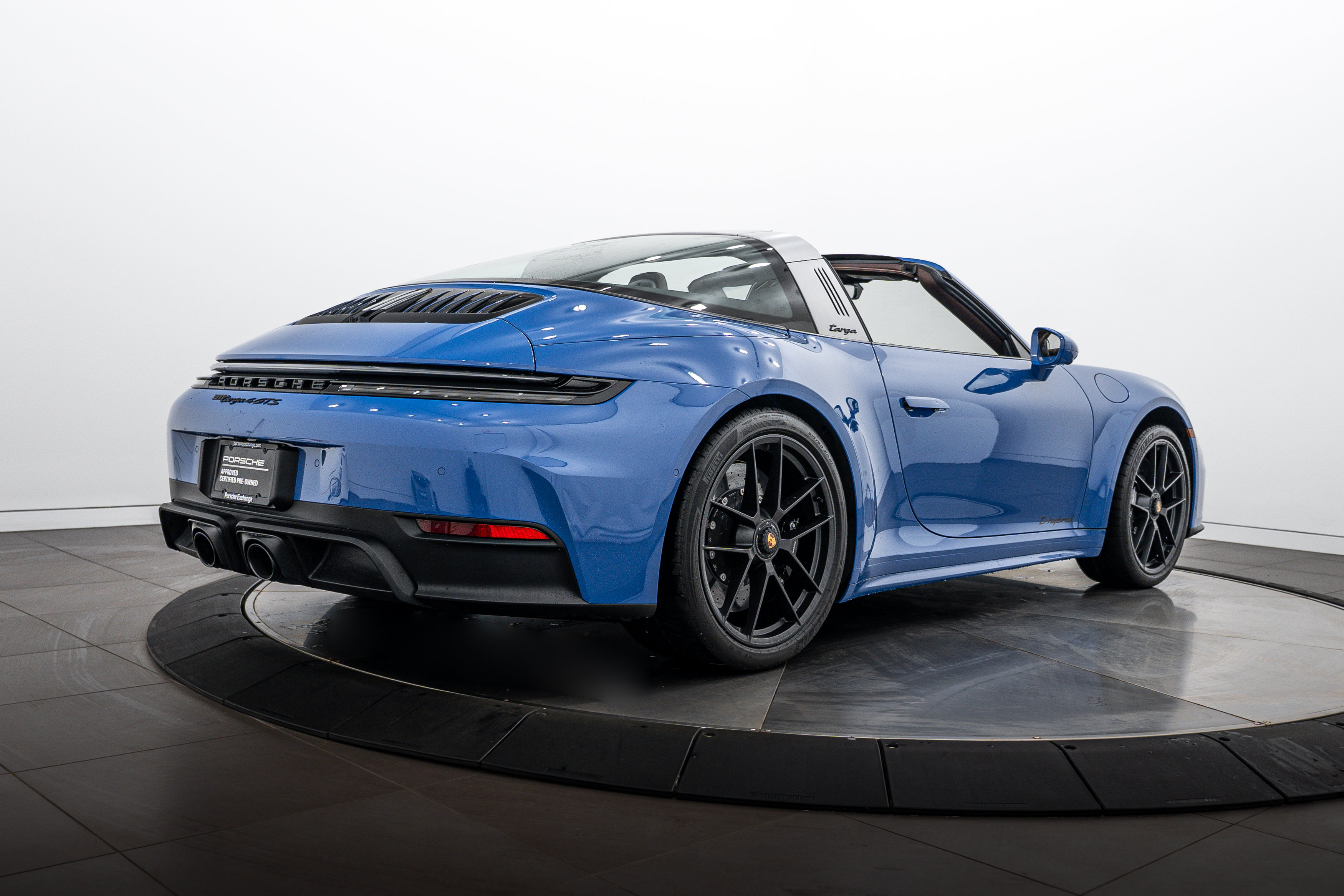 Certified 2025 Porsche 911 Targa 4 GTS AWD/4WD image 7