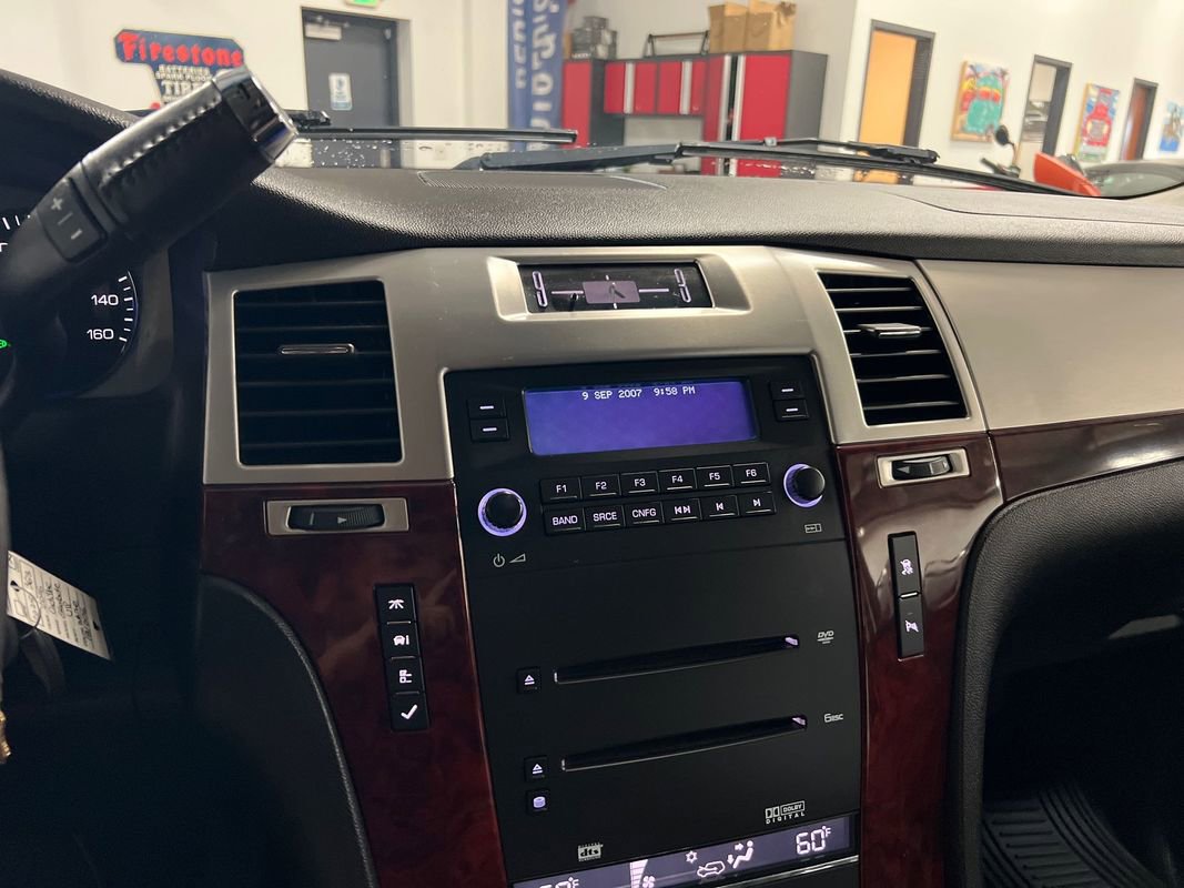 Used 2007 Cadillac Escalade AWD w/ Climate Package image 86