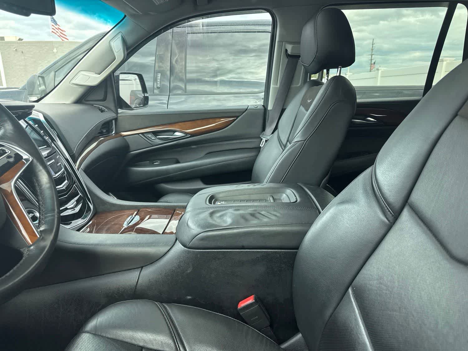 Used 2016 Cadillac Escalade Luxury AWD/4WD image 30