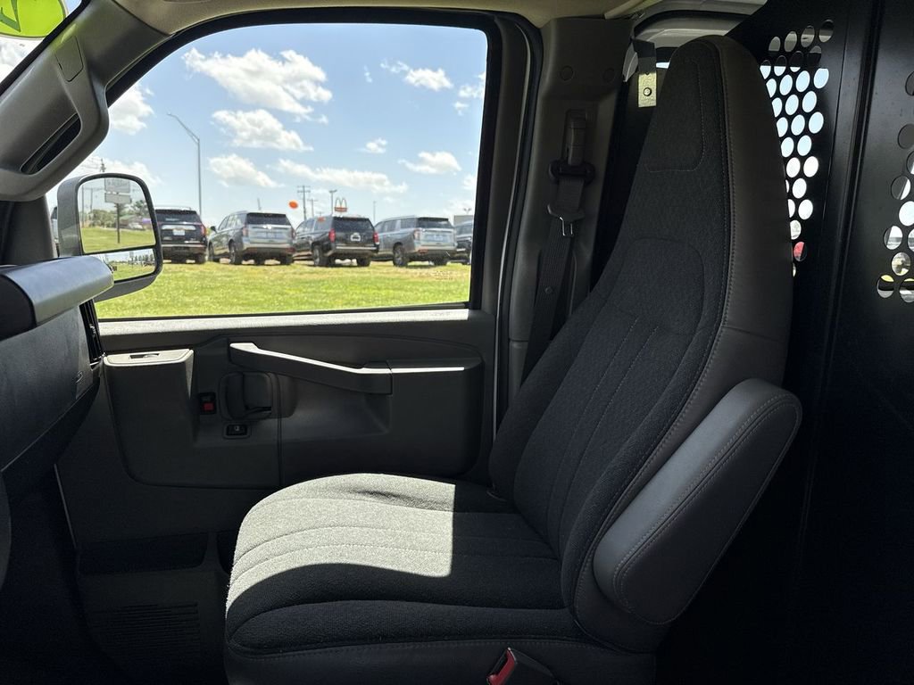 Used 2024 GMC Savana 2500 w/ Driver Convenience Package RWD image 28