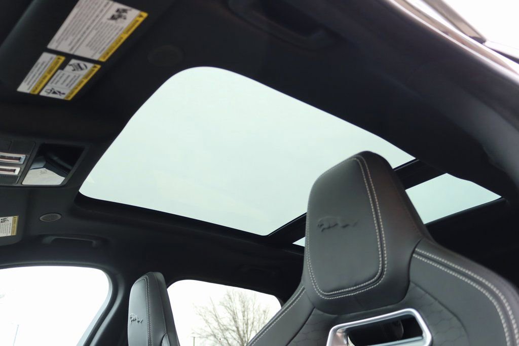 Used 2026 Jaguar F-PACE R-Dynamic S image 15