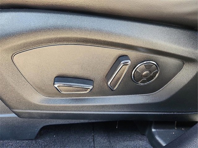 Used 2020 Ford Explorer Platinum w/ Premium Technology Package image 13