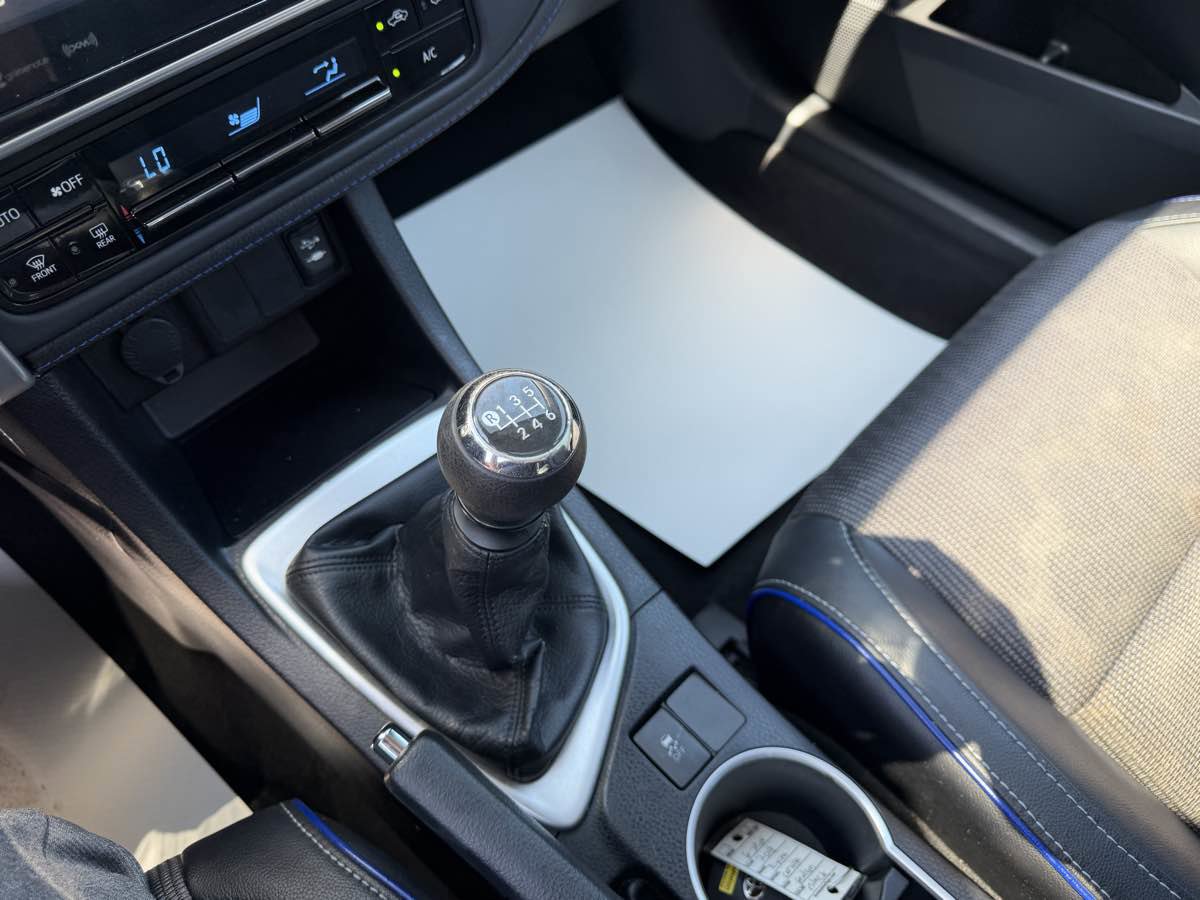 Used 2018 Toyota Corolla SE FWD image 24