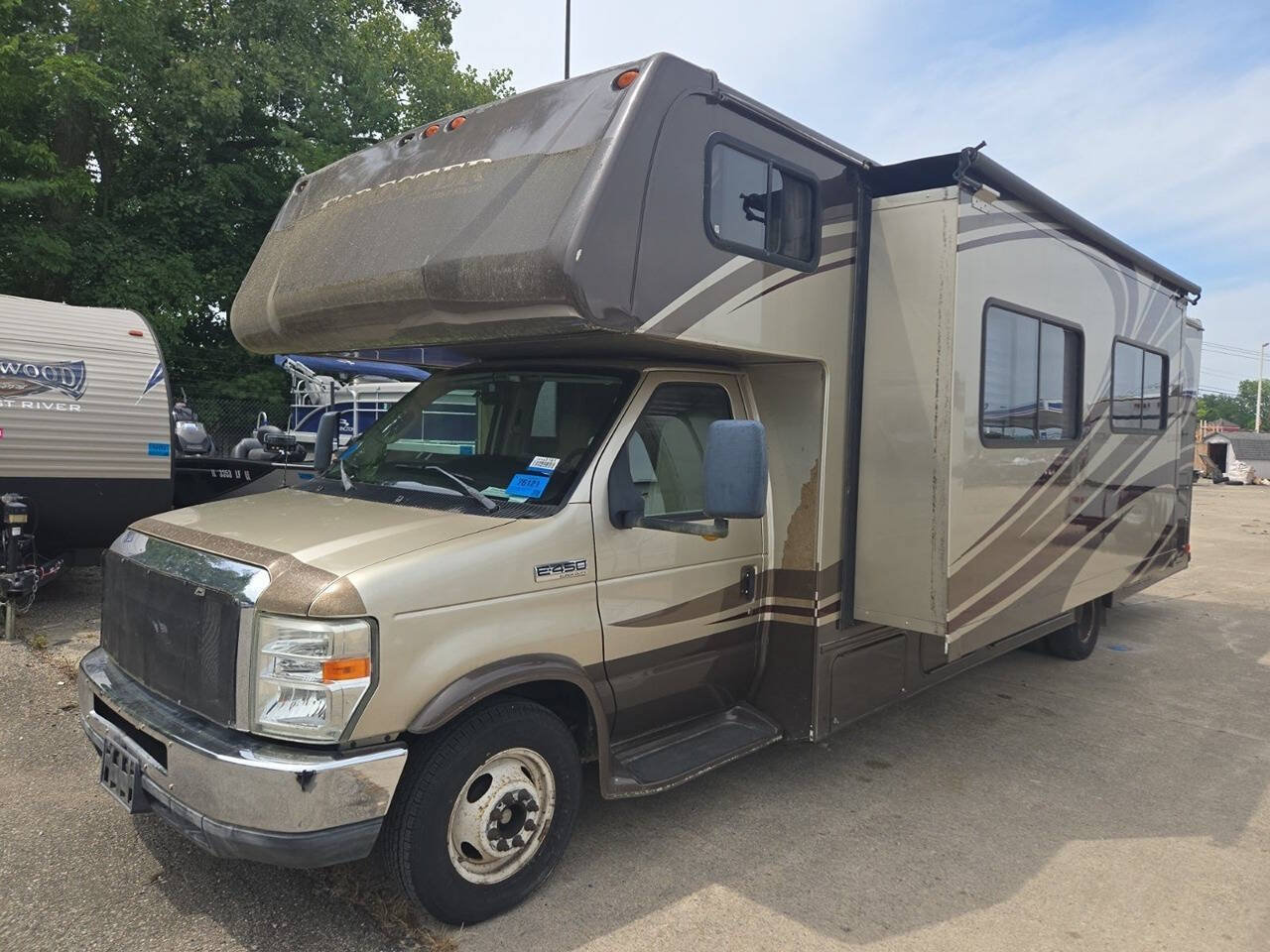Used 2011 Ford E-450 and Econoline 450 Super Duty w/ Motorhome Prep Pkg RWD image 2