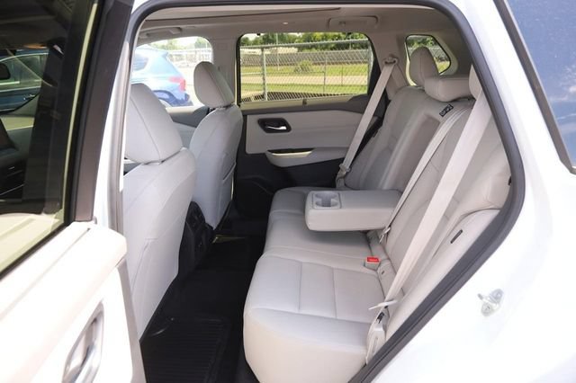 Certified 2025 Nissan Rogue SL w/ SL Premium Package FWD image 11
