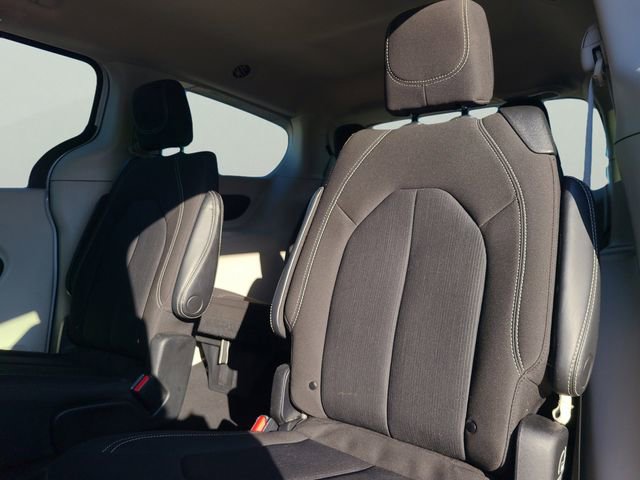 Used 2023 Chrysler Voyager LX FWD image 8