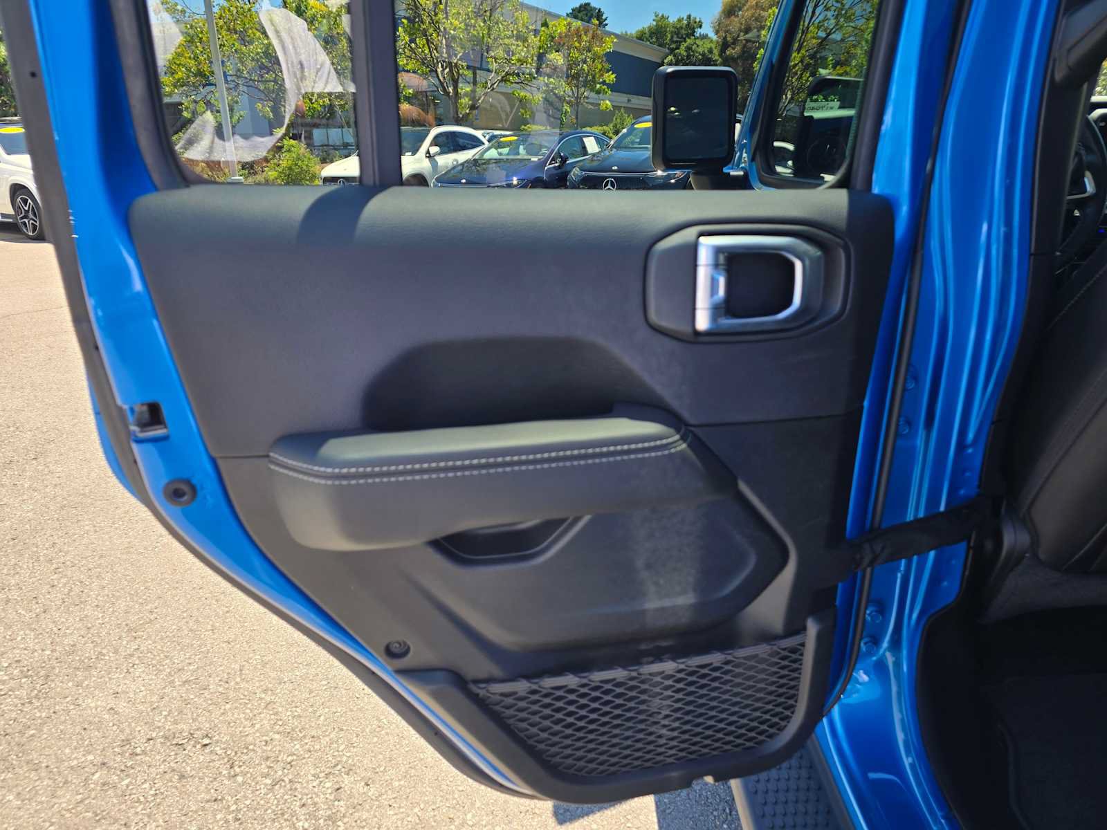 Used 2022 Jeep Wrangler Unlimited Sahara AWD/4WD image 15