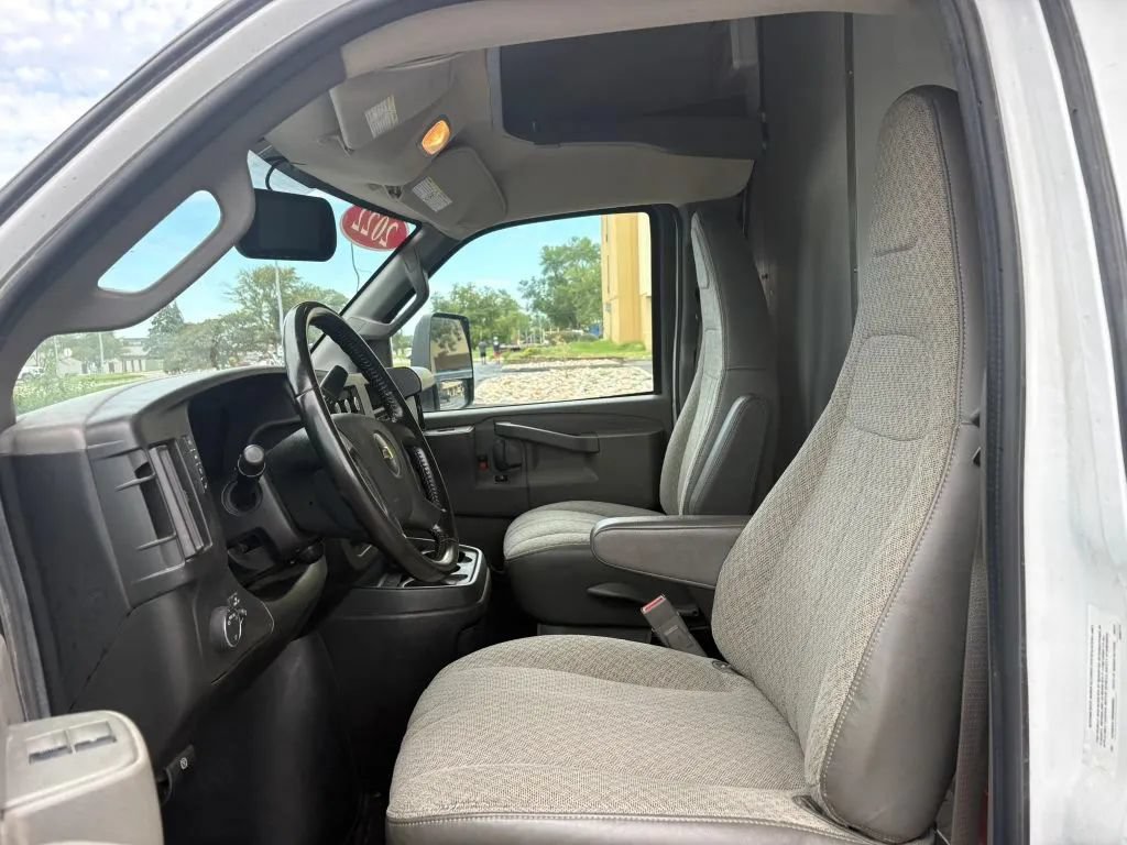 Used 2022 Chevrolet Express 4500 w/ Power Convenience Package RWD image 10