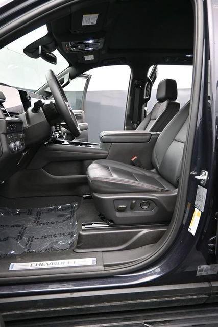 Used 2026 Chevrolet Suburban RST w/ Comfort Package AWD/4WD image 9