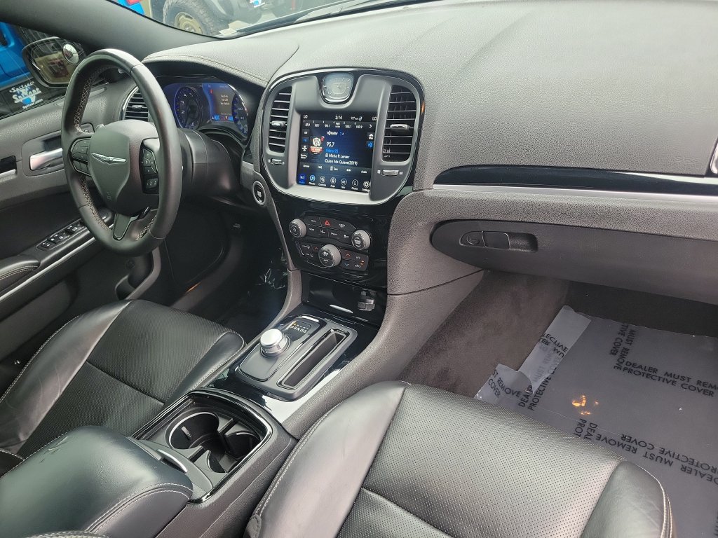 Used 2023 Chrysler 300 S w/ Comfort Group RWD image 10