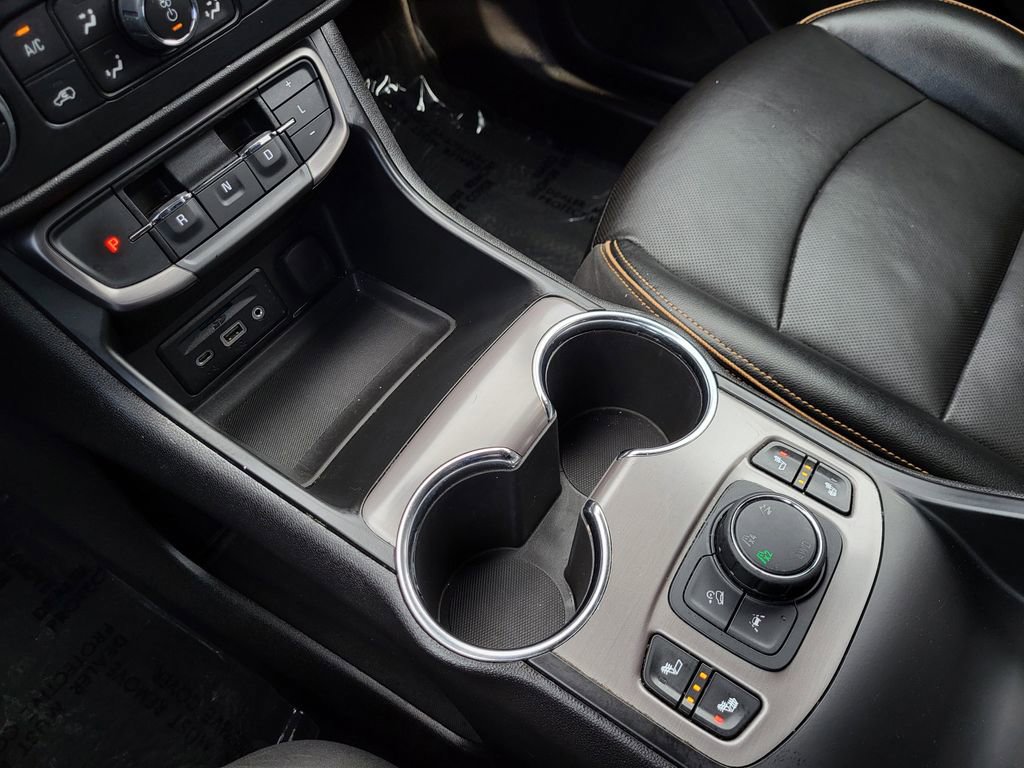 Used 2023 GMC Terrain AT4 image 10