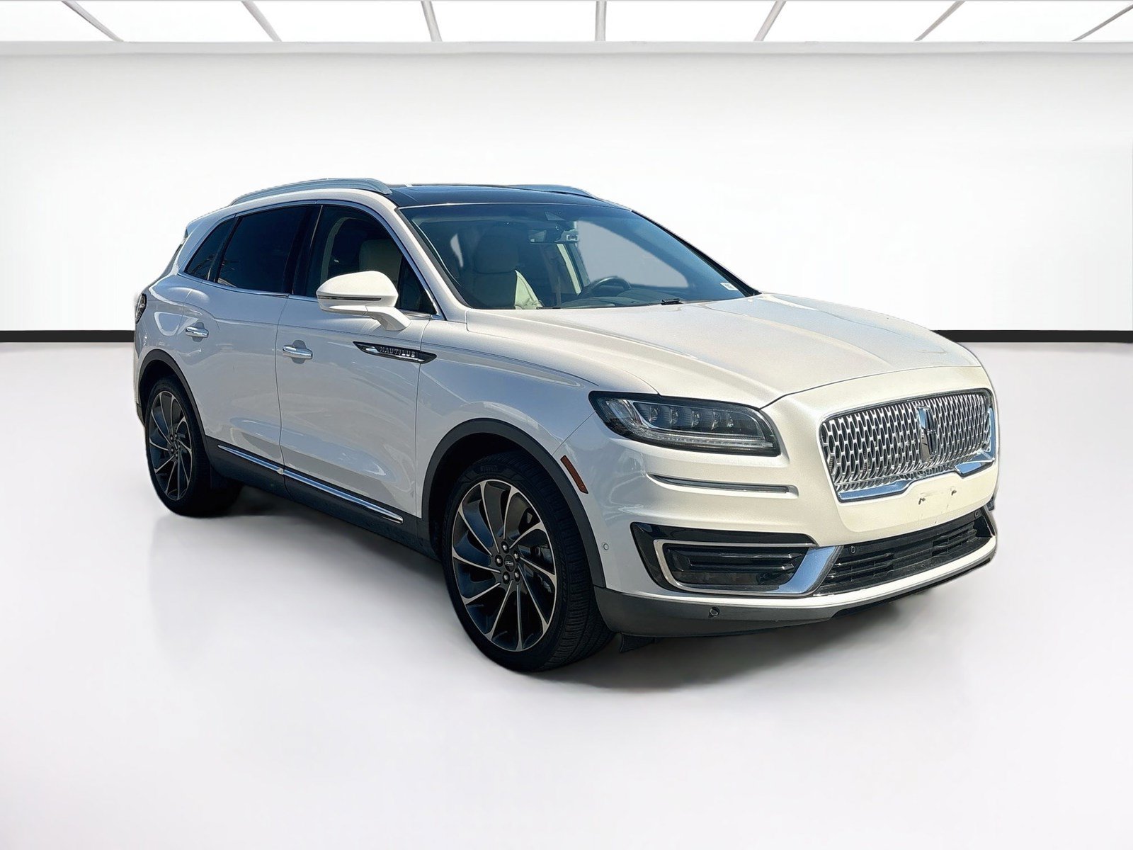 Used 2019 Lincoln Nautilus Reserve w/ Ultimate Package FWD image 3