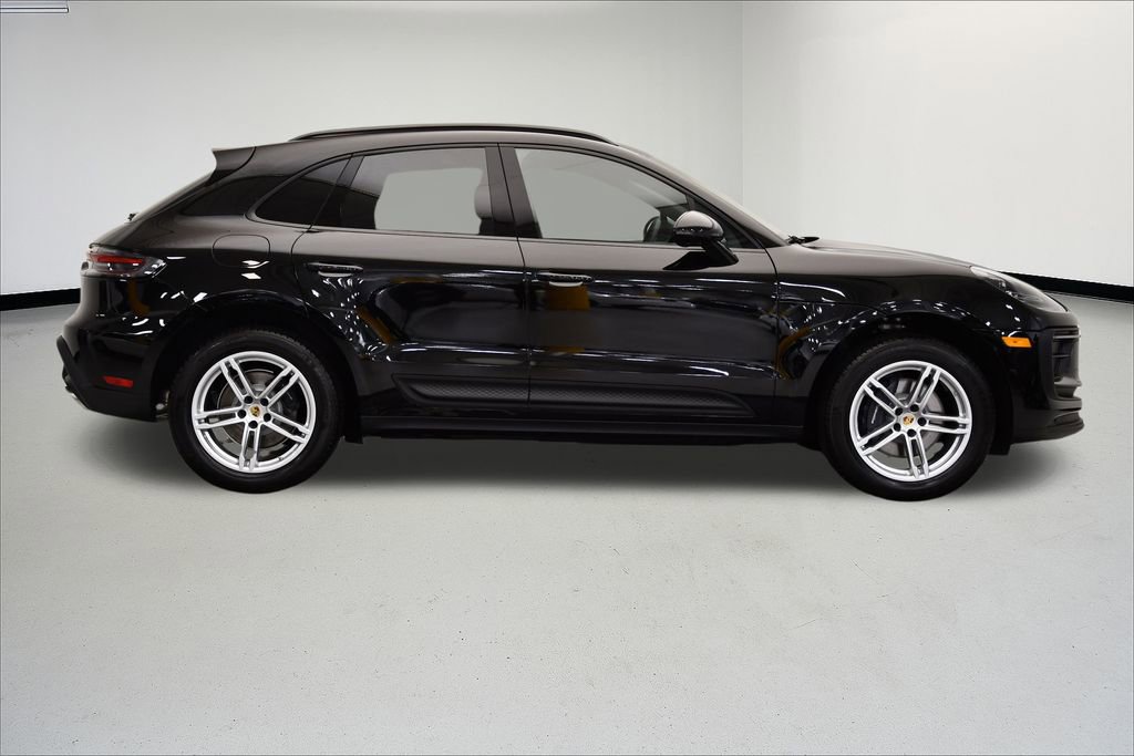 Used 2025 Porsche Macan image 8