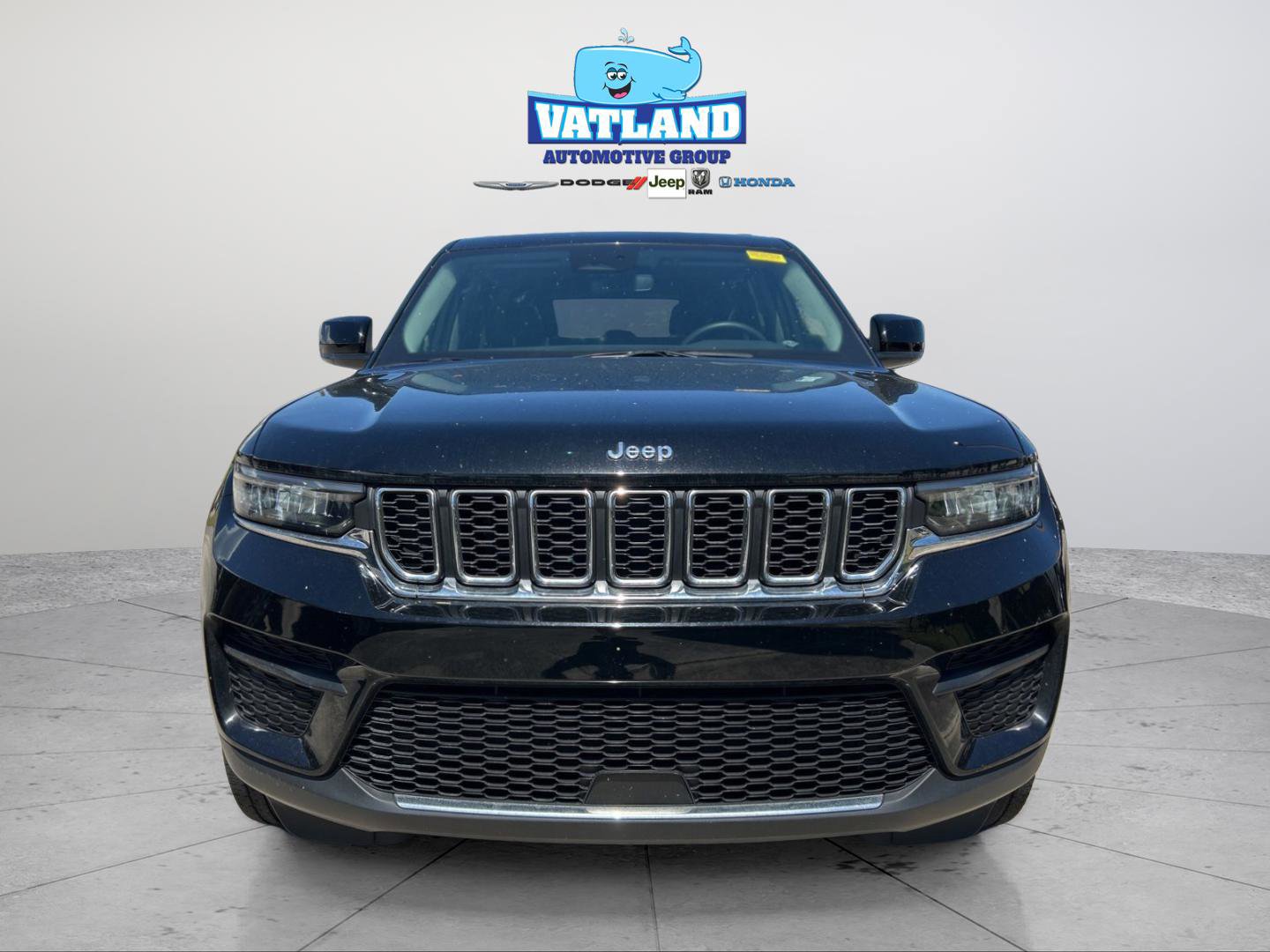 Used 2023 Jeep Grand Cherokee Laredo image 21