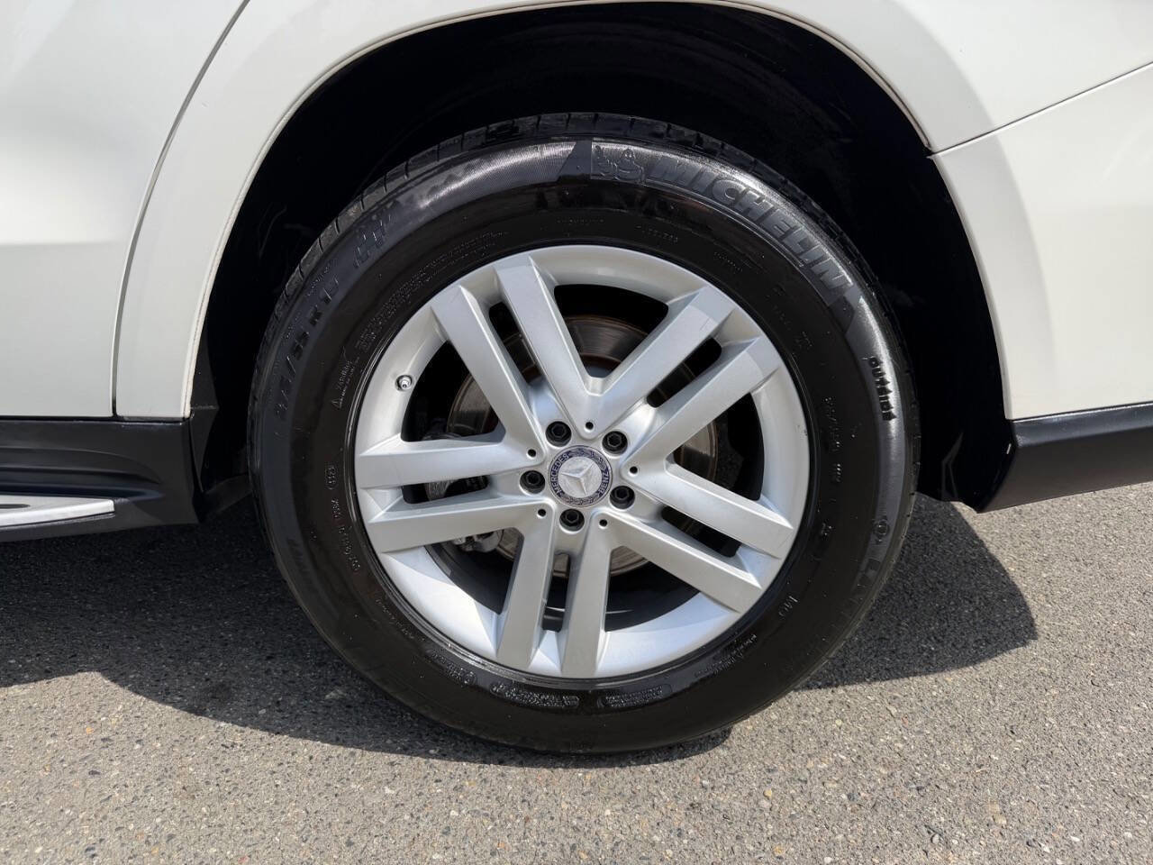 Used 2016 Mercedes-Benz GL 450 4MATIC w/ Premium I Package image 3