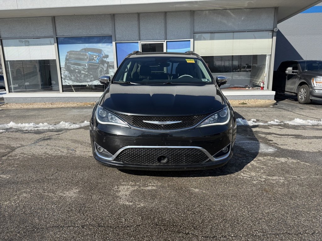 Used 2017 Chrysler Pacifica Limited image 2