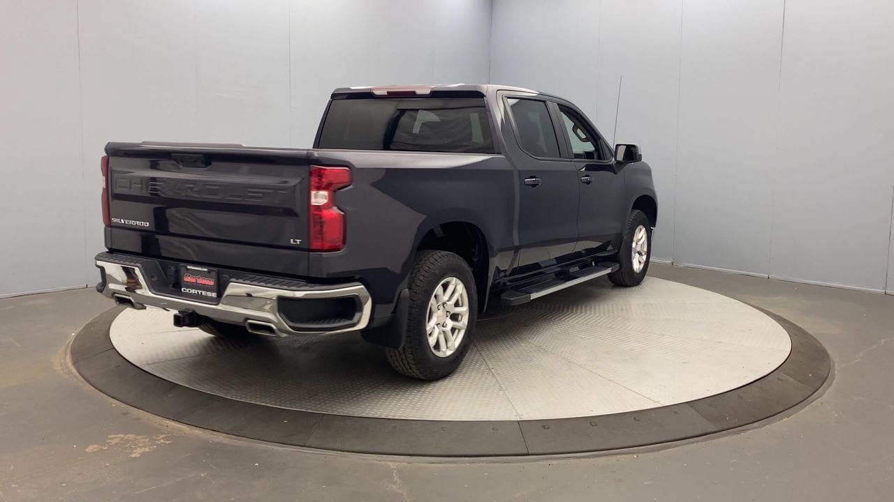 Used 2022 Chevrolet Silverado 1500 LT w/ Z71 Off-Road Package AWD/4WD image 4