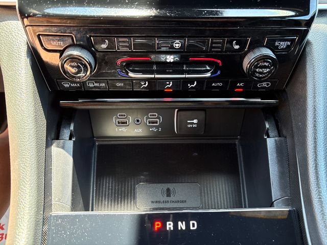 Used 2024 Jeep Grand Cherokee Laredo w/ Luxury Tech Group I AWD/4WD image 16
