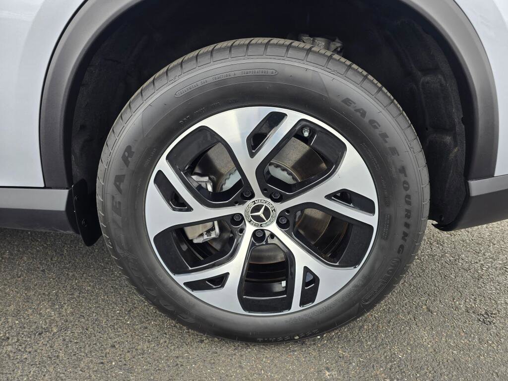 Used 2025 Mercedes-Benz GLC 350e 4MATIC image 20
