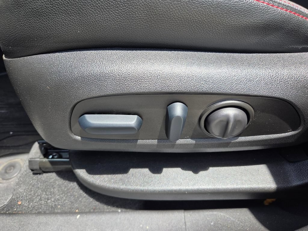 Used 2023 Chevrolet Equinox RS FWD image 5