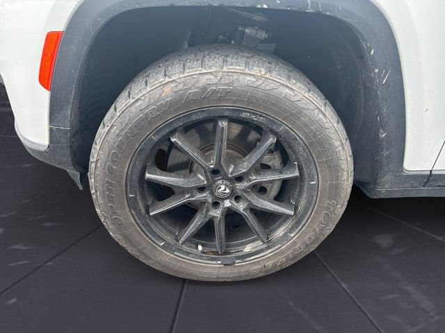 Used 2025 Jeep Grand Cherokee L Laredo w/ Luxury Tech Group I image 14